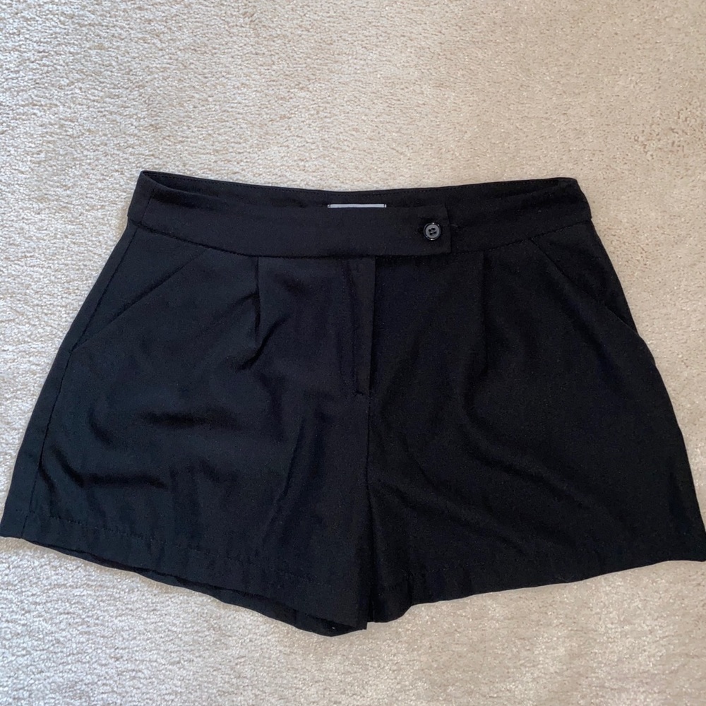 Black high waisted shorts, Size M